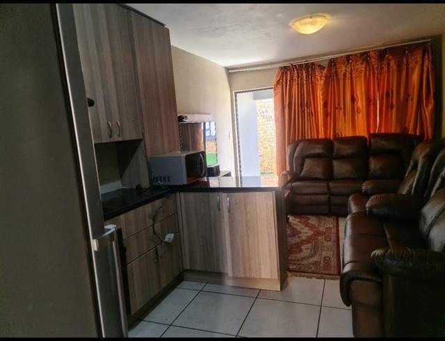 2 BEDROOM TOWNHOUSE FOR SALE IN ALBEMARLE